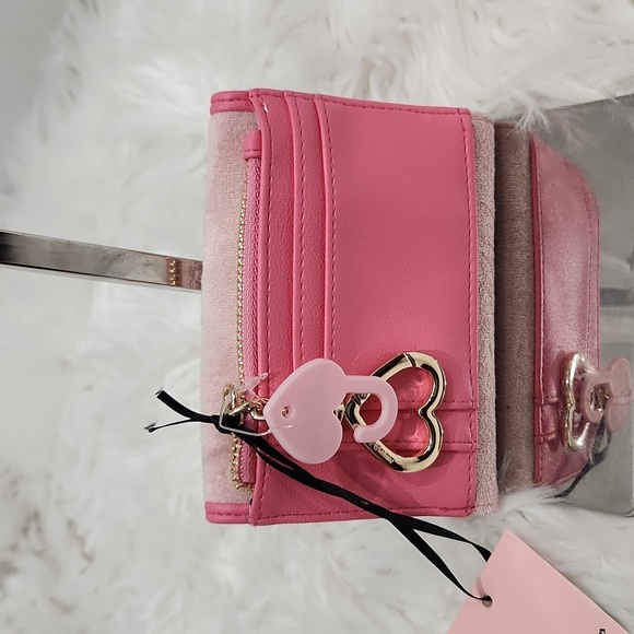 🔹️Juicy Couture🔹️ Pink Wing It Double Sided Trifold Pink Diamond Wallet - Picture 3 of 5